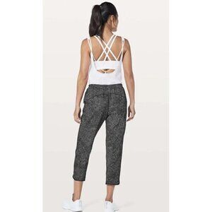 LULULEMON Keep It Classic Crop Pants 23” Sz 8 White Noise Alpine White